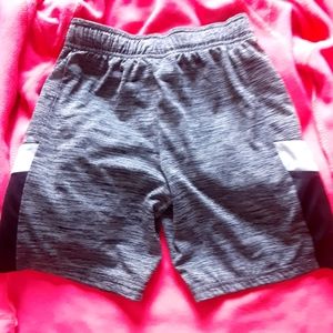 ⚡Boys size 6 Active Shorts